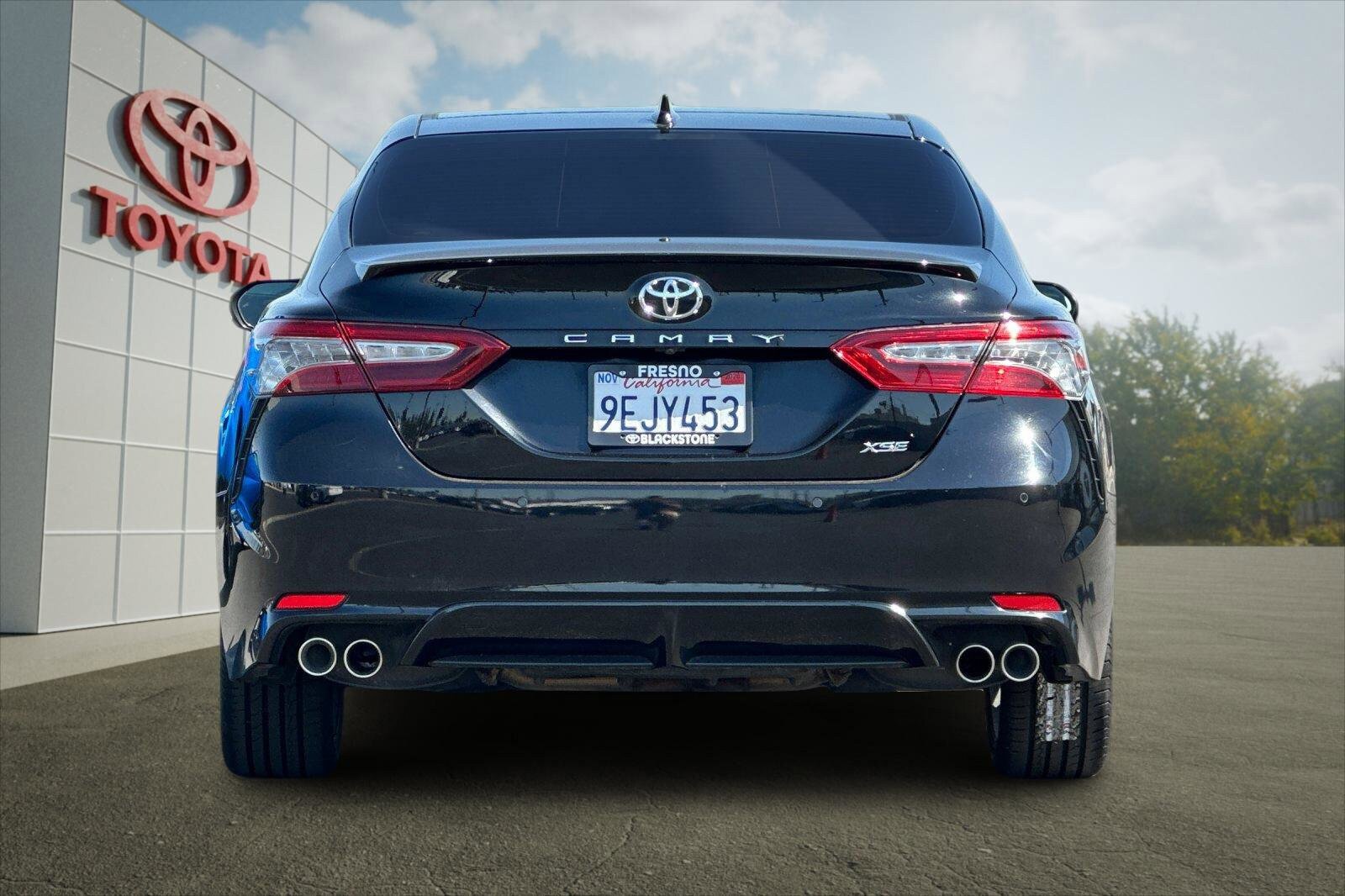 Used 2018 Toyota Camry XSE FWD image 4