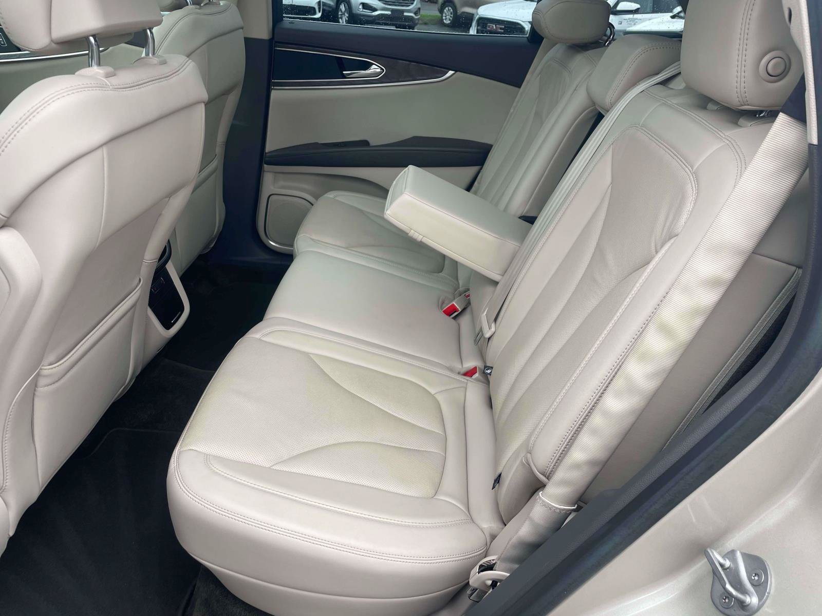 Used 2017 Lincoln MKX Reserve w/ Driver Assistance Package FWD image 12