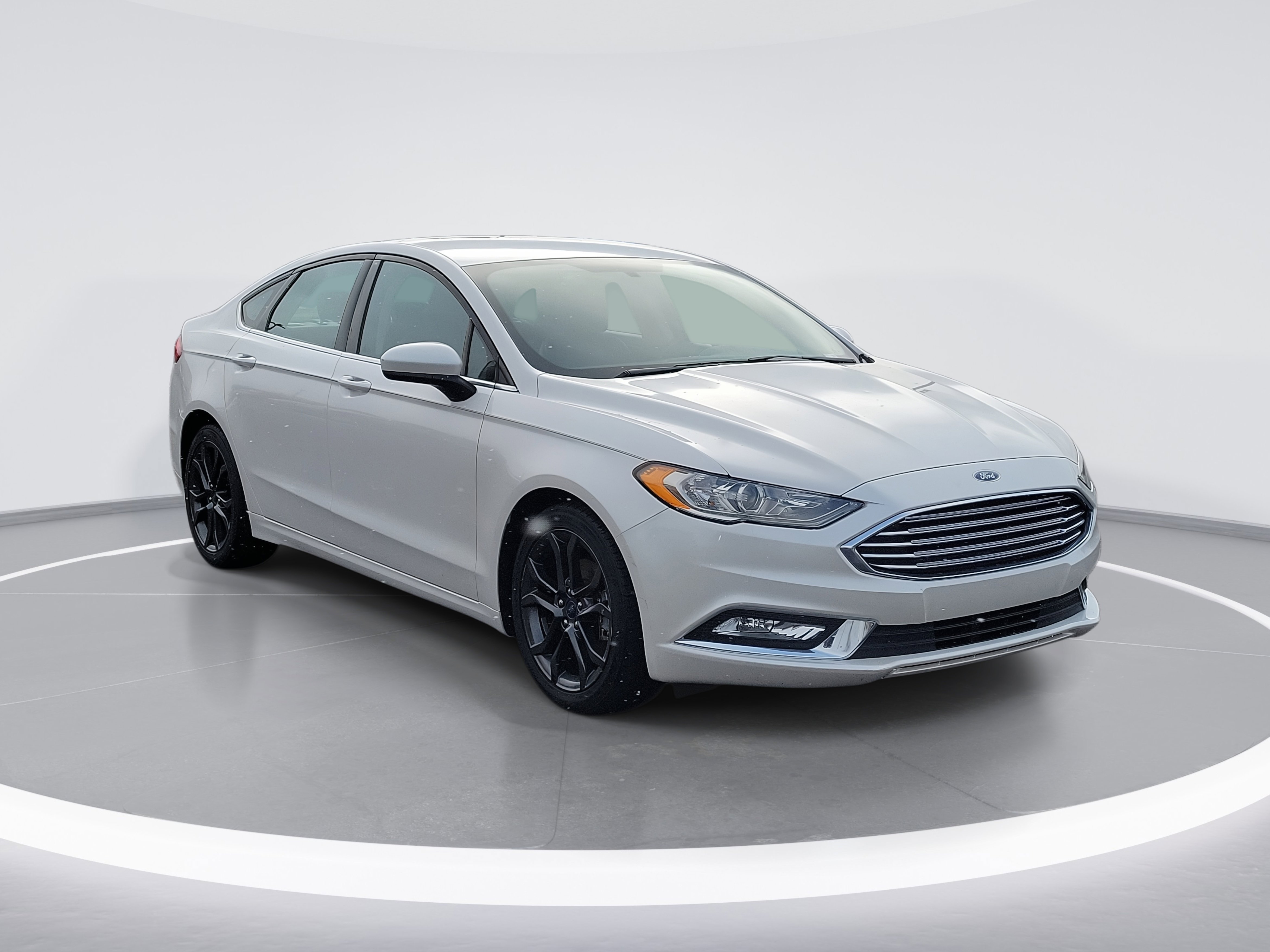 Used 2018 Ford Fusion SE w/ Equipment Group 201A image 2