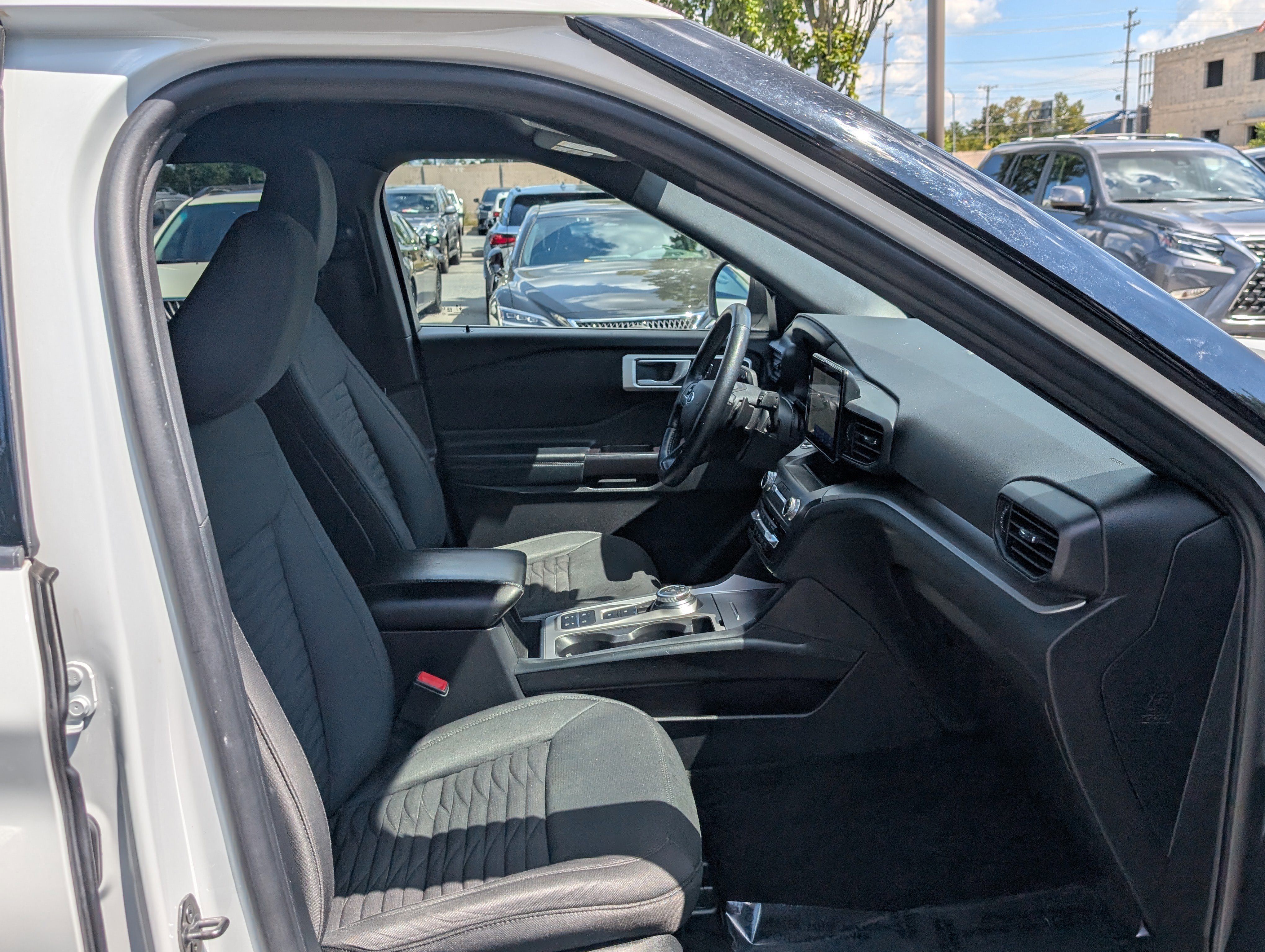 Used 2020 Ford Explorer XLT image 11