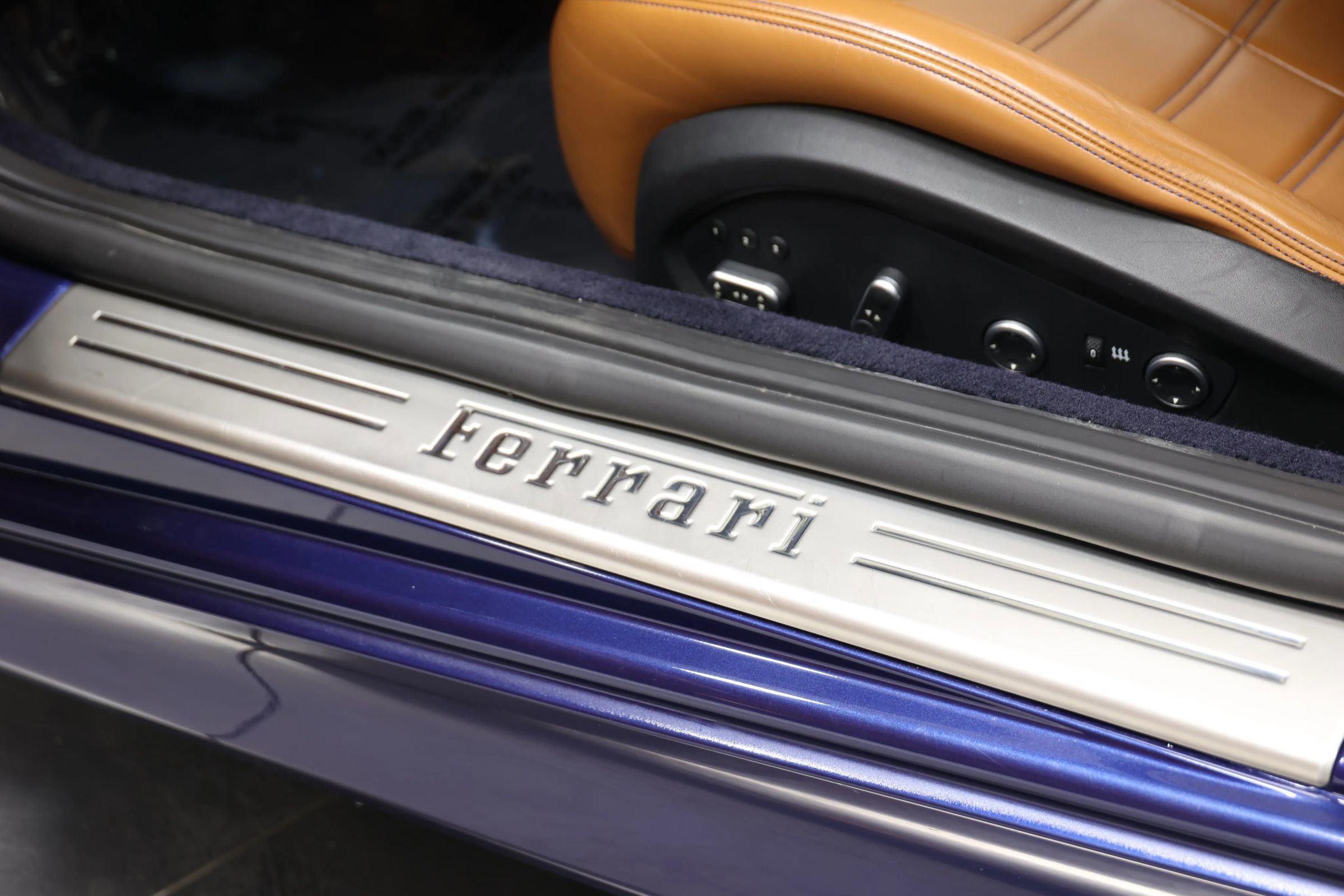 Used 2017 Ferrari California T image 17