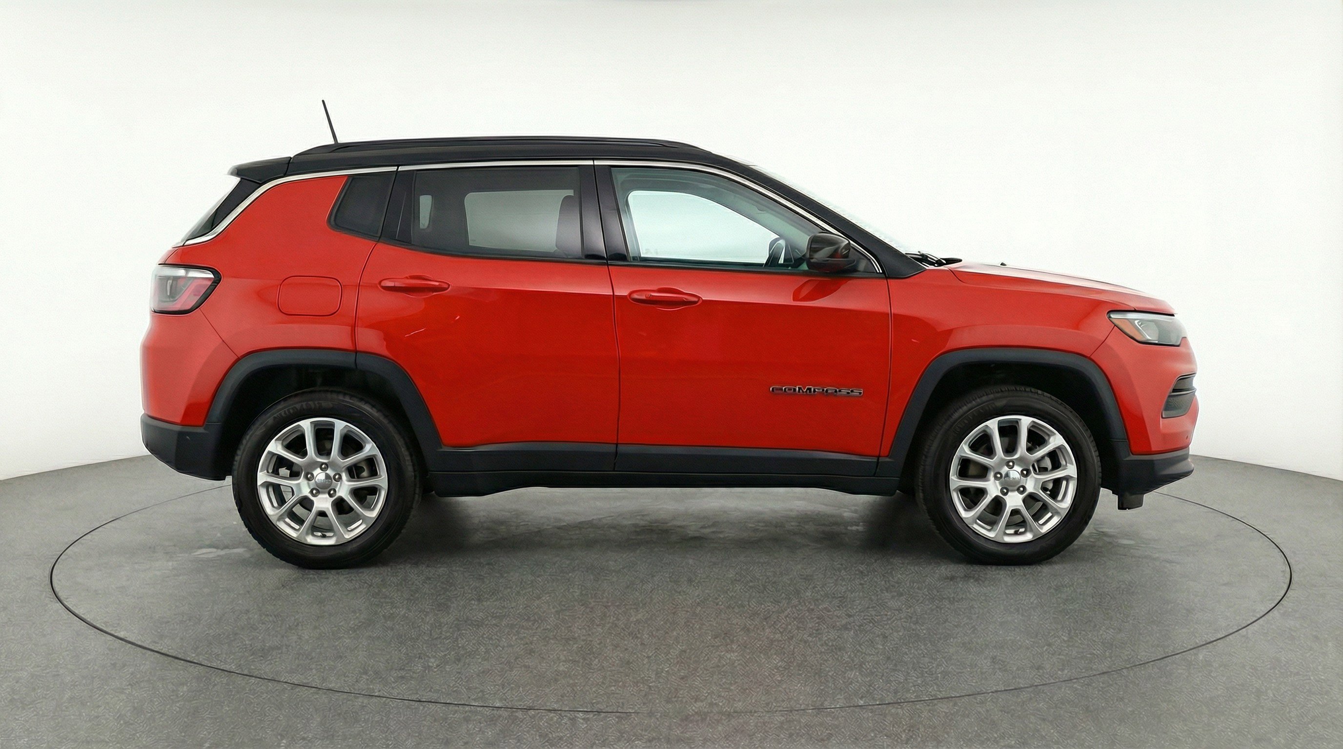 Used 2025 Jeep Compass Limited image 11
