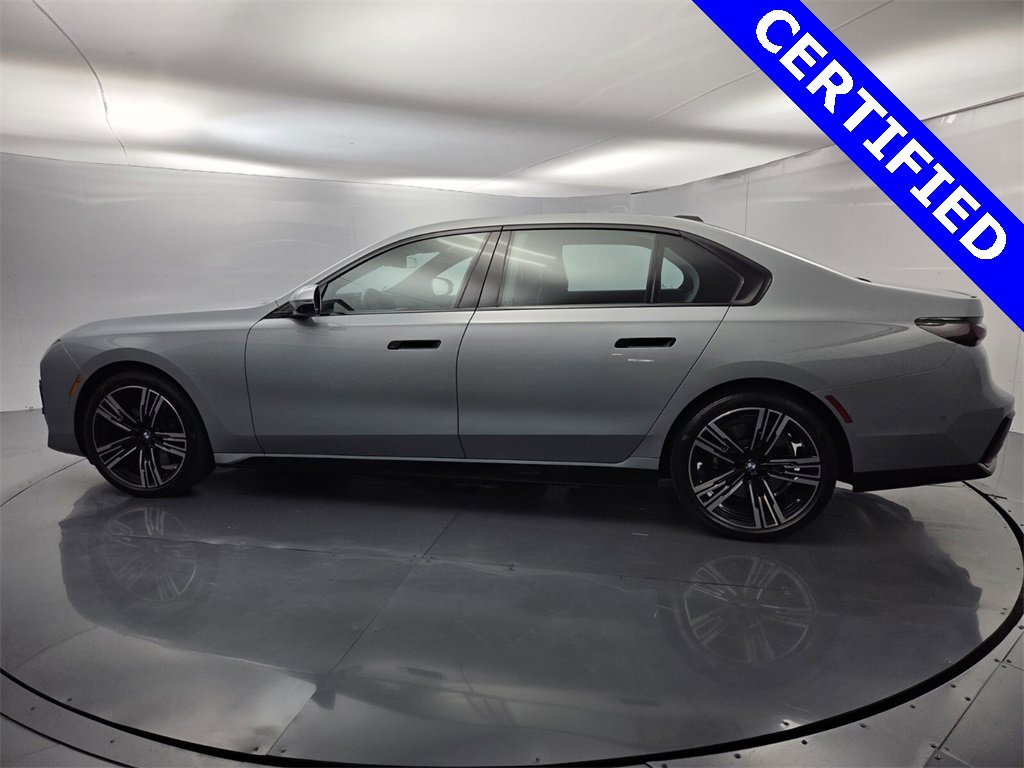 Used 2023 BMW 740i image 7