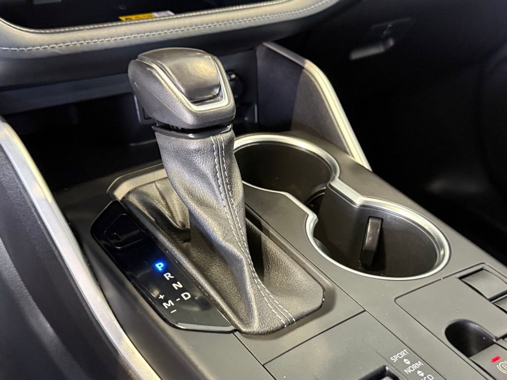 Used 2023 Toyota Highlander XLE image 32