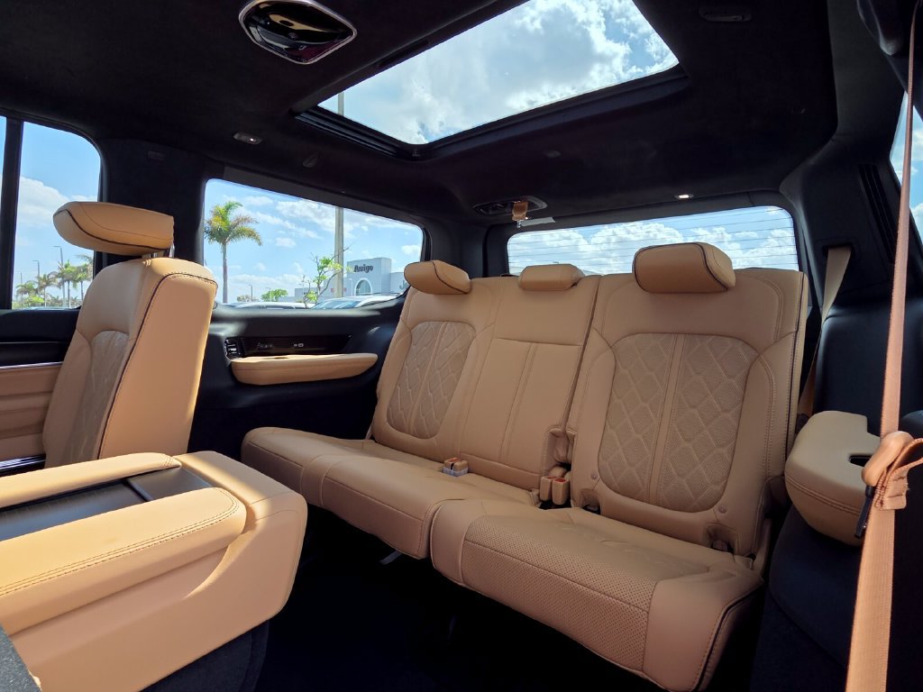 New 2026 Jeep Grand Wagoneer Summit AWD/4WD image 8