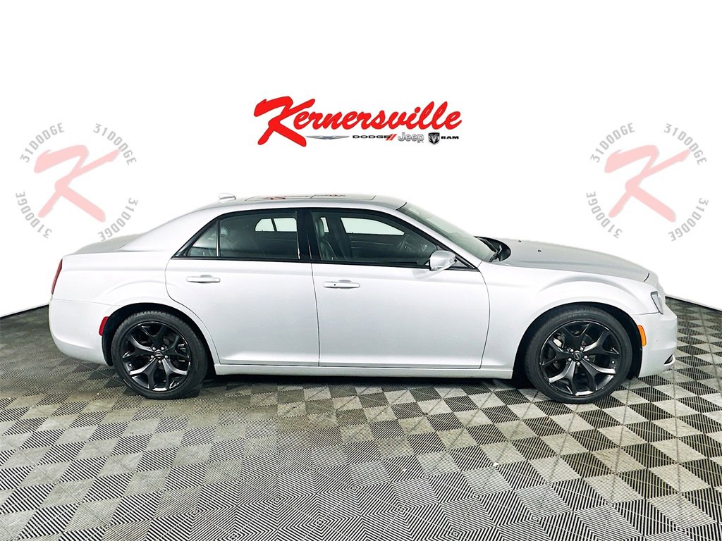 Used 2023 Chrysler 300 S image 8