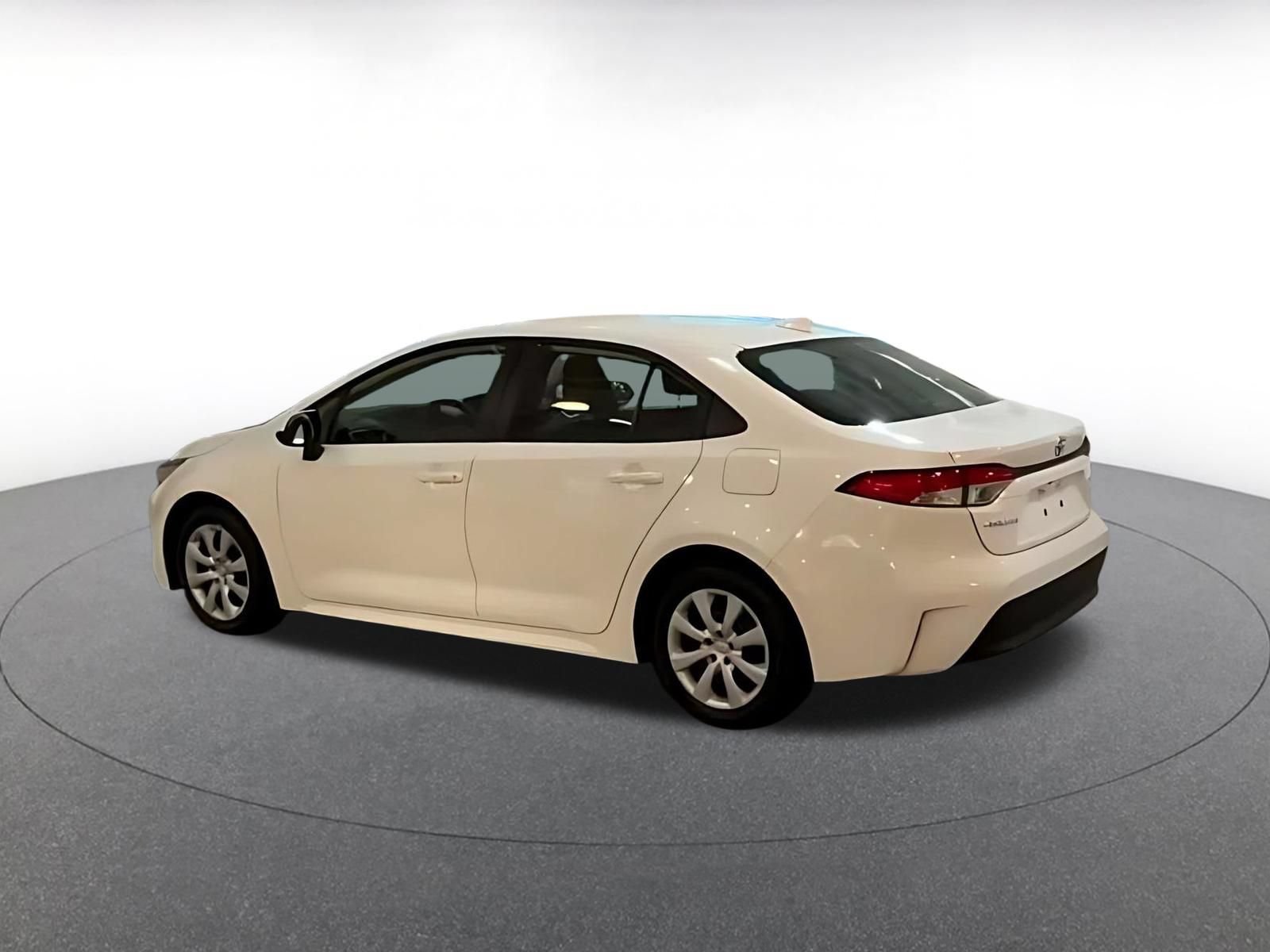 Used 2025 Toyota Corolla LE FWD image 4