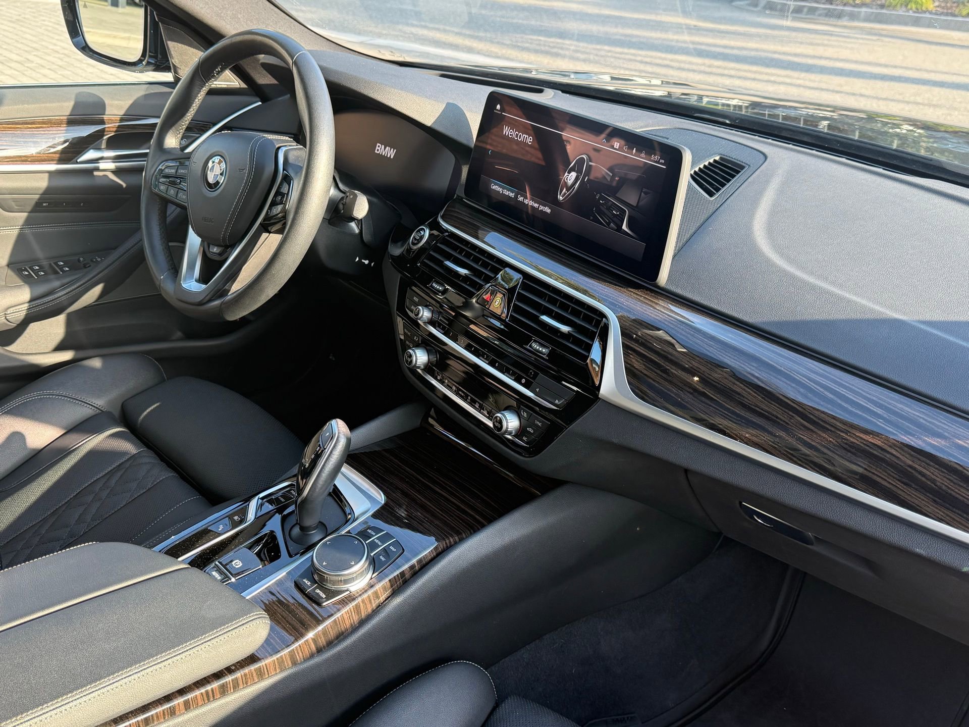 Used 2023 BMW 530e xDrive w/ Premium Package image 3