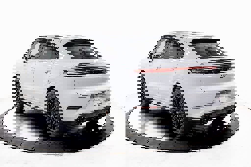 New 2026 Porsche Cayenne S image 3