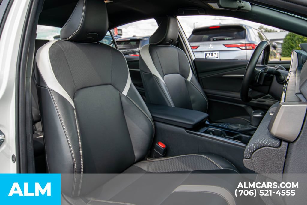 Used 2025 Toyota Camry SE image 14