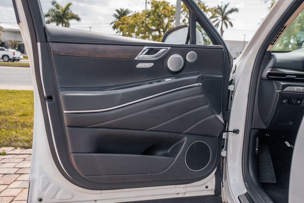 Used 2025 Genesis GV80 3.5T Prestige image 17