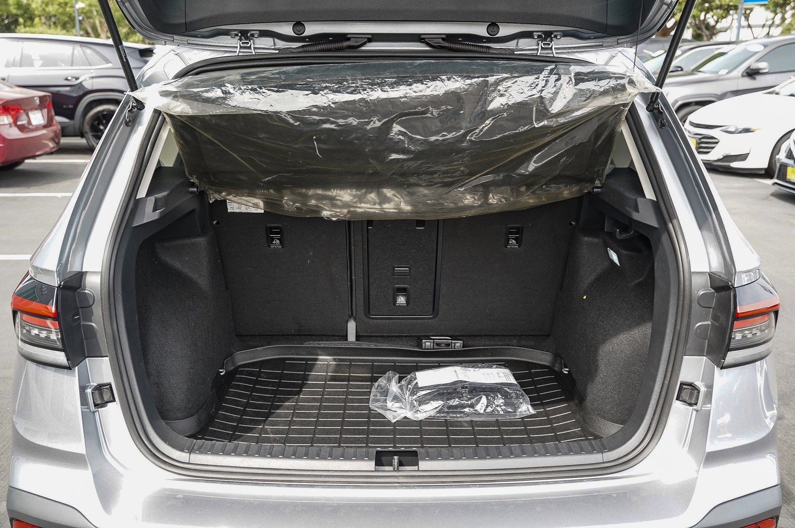 Certified 2025 Volkswagen Taos SE image 26