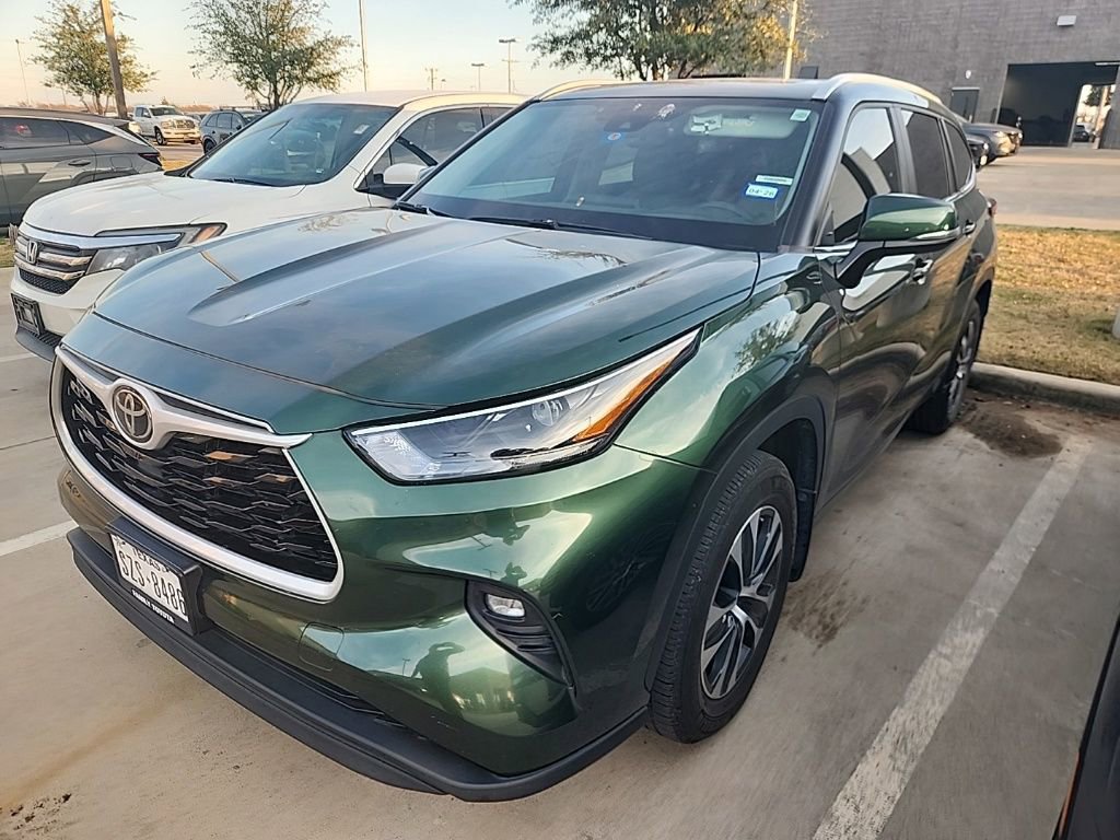 Used 2023 Toyota Highlander L image 17