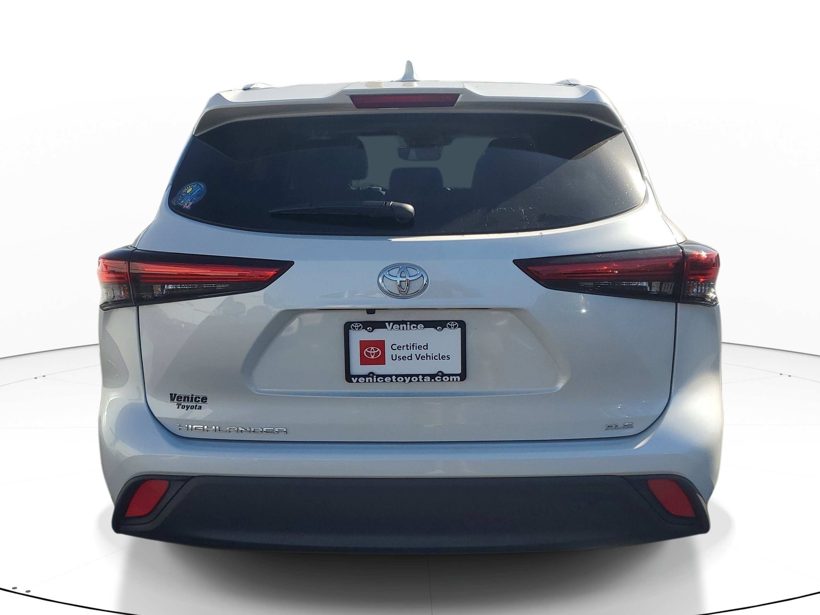 Used 2023 Toyota Highlander XLE image 7