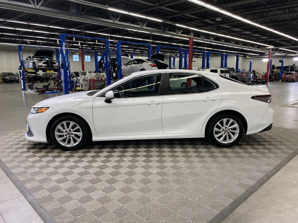 Used 2024 Toyota Camry LE image 7