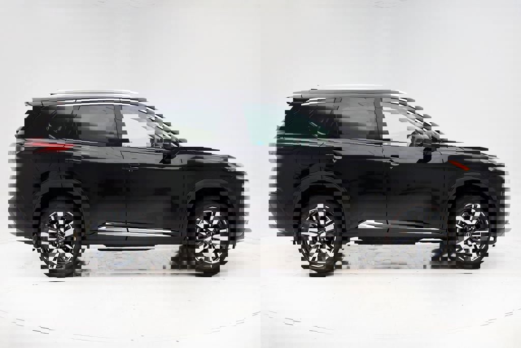 Used 2023 Nissan Rogue SL w/ SL Premium Package image 3