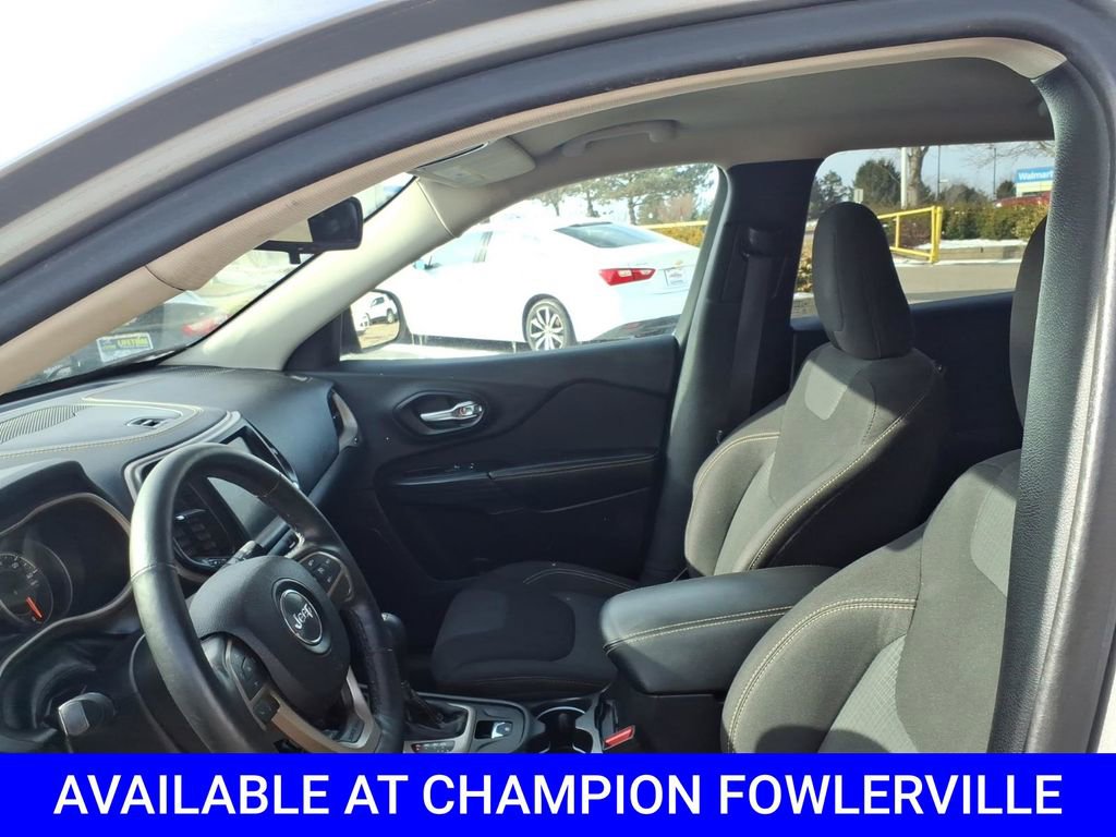 Used 2016 Jeep Cherokee Latitude w/ Cold Weather Group image 10