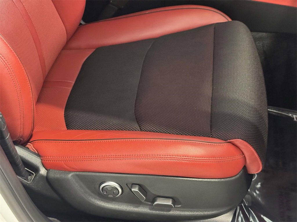 Used 2023 Genesis GV70 2.5T w/ Sport Prestige Package image 11