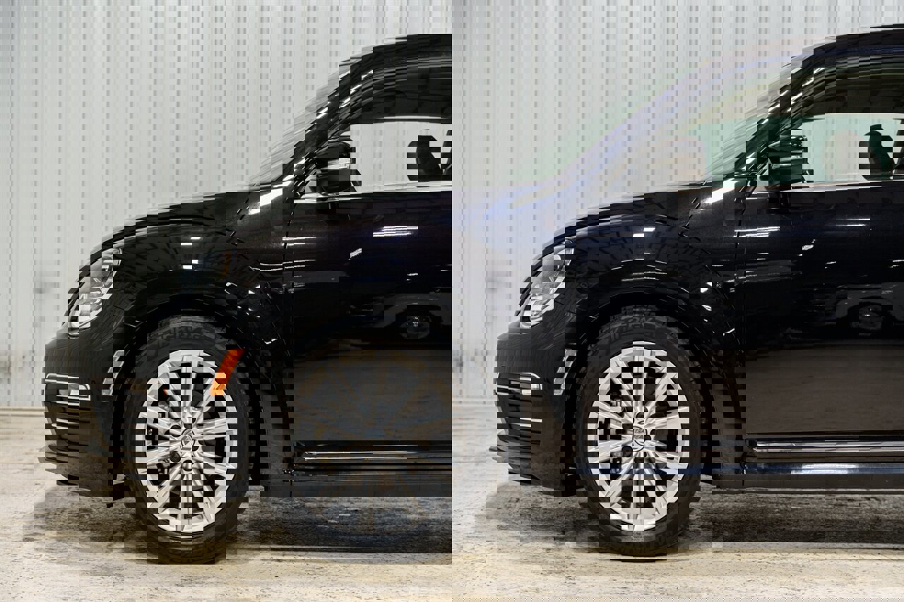 Used 2018 Volkswagen Beetle 2.0T SE image 3