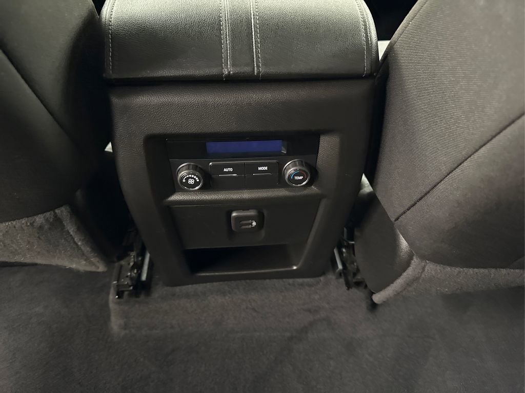 Used 2023 Chevrolet Traverse LT image 34