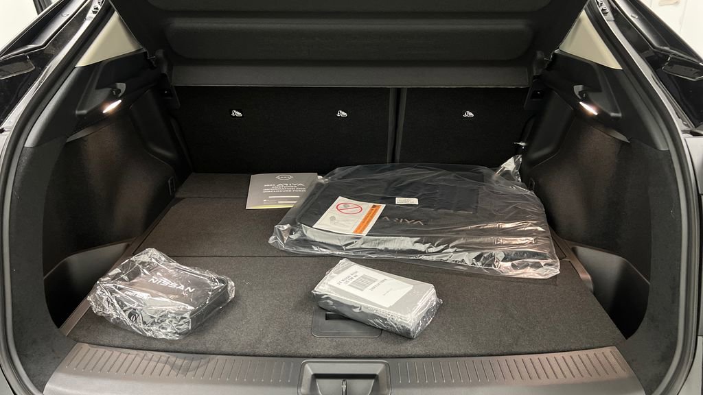 Used 2024 Nissan Ariya AWD image 11