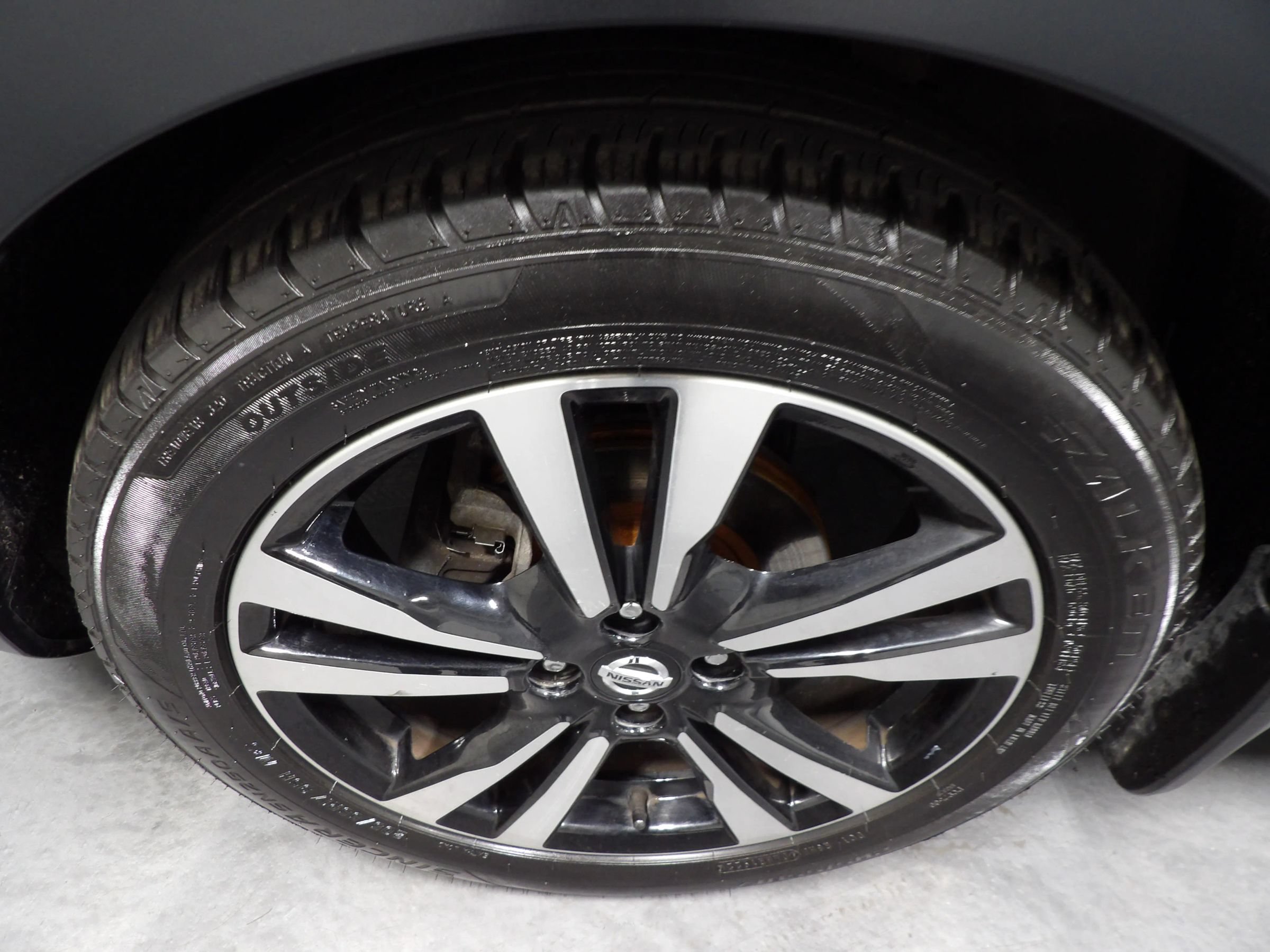 Used 2019 Nissan Kicks SR FWD image 23