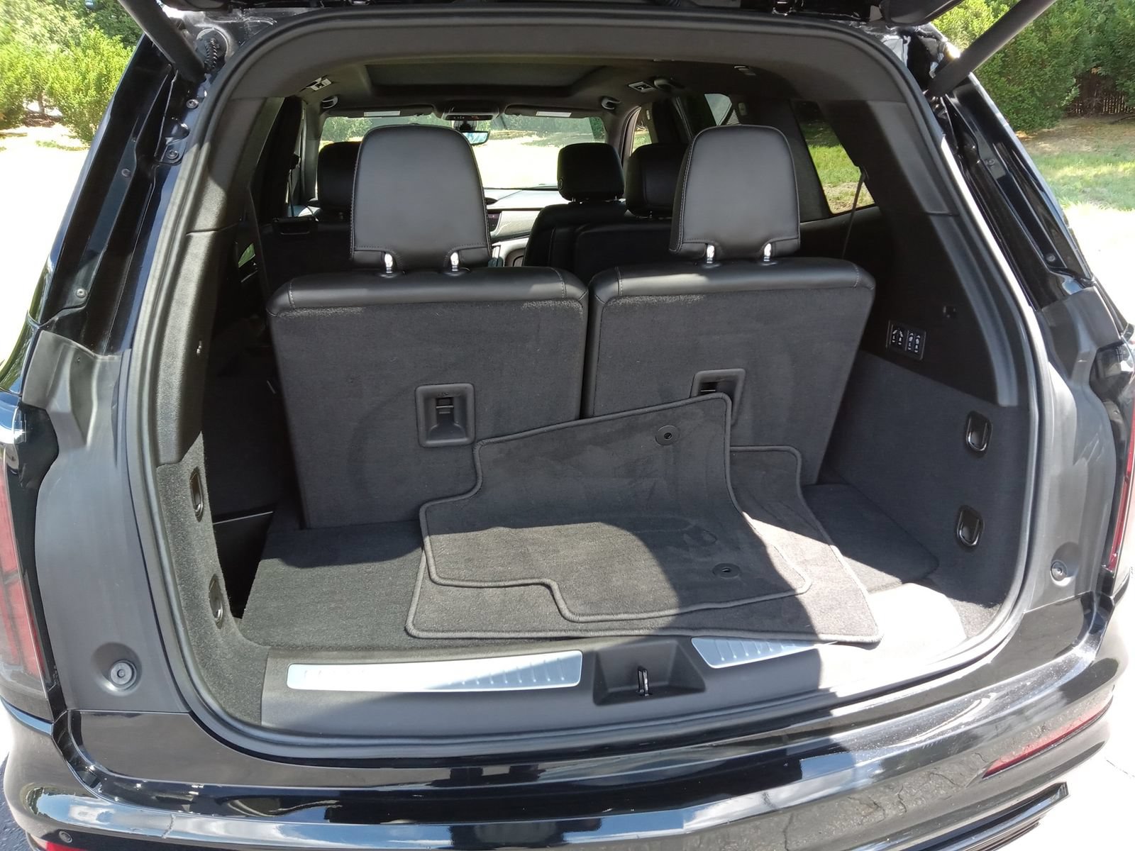 Used 2024 Cadillac XT6 Sport w/ LPO, ONYX Package AWD/4WD image 22