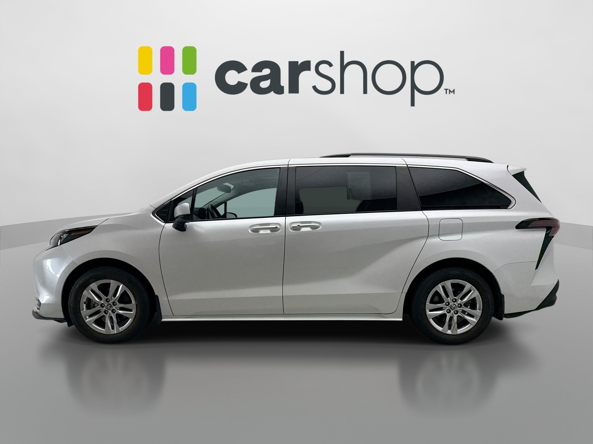 Used 2024 Toyota Sienna XLE w/ XLE Plus Package AWD/4WD image 2