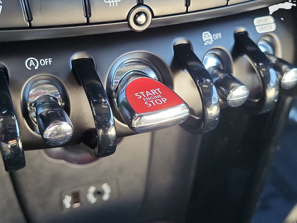 Used 2018 MINI Cooper S image 27