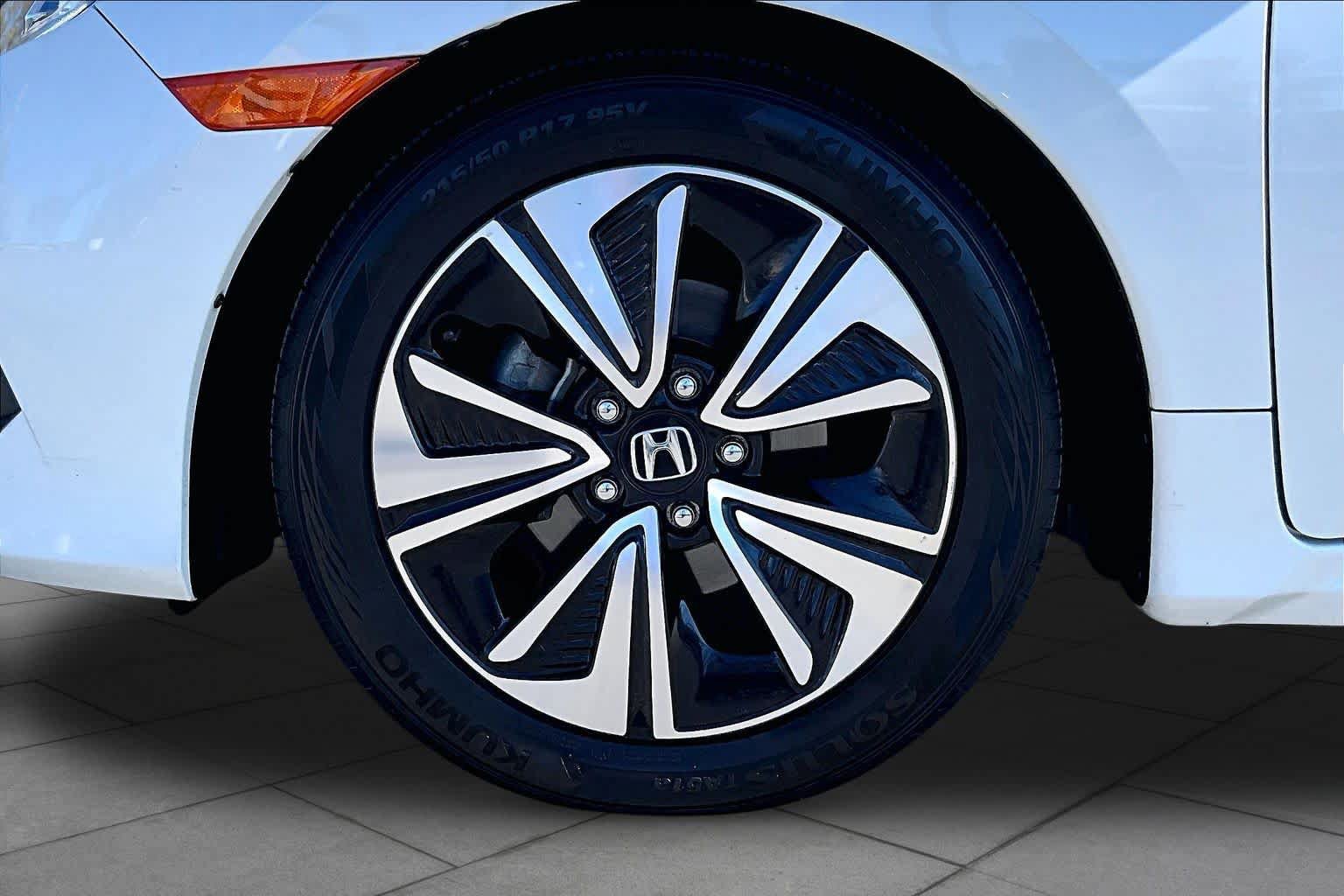 Used 2018 Honda Civic EX-L image 10