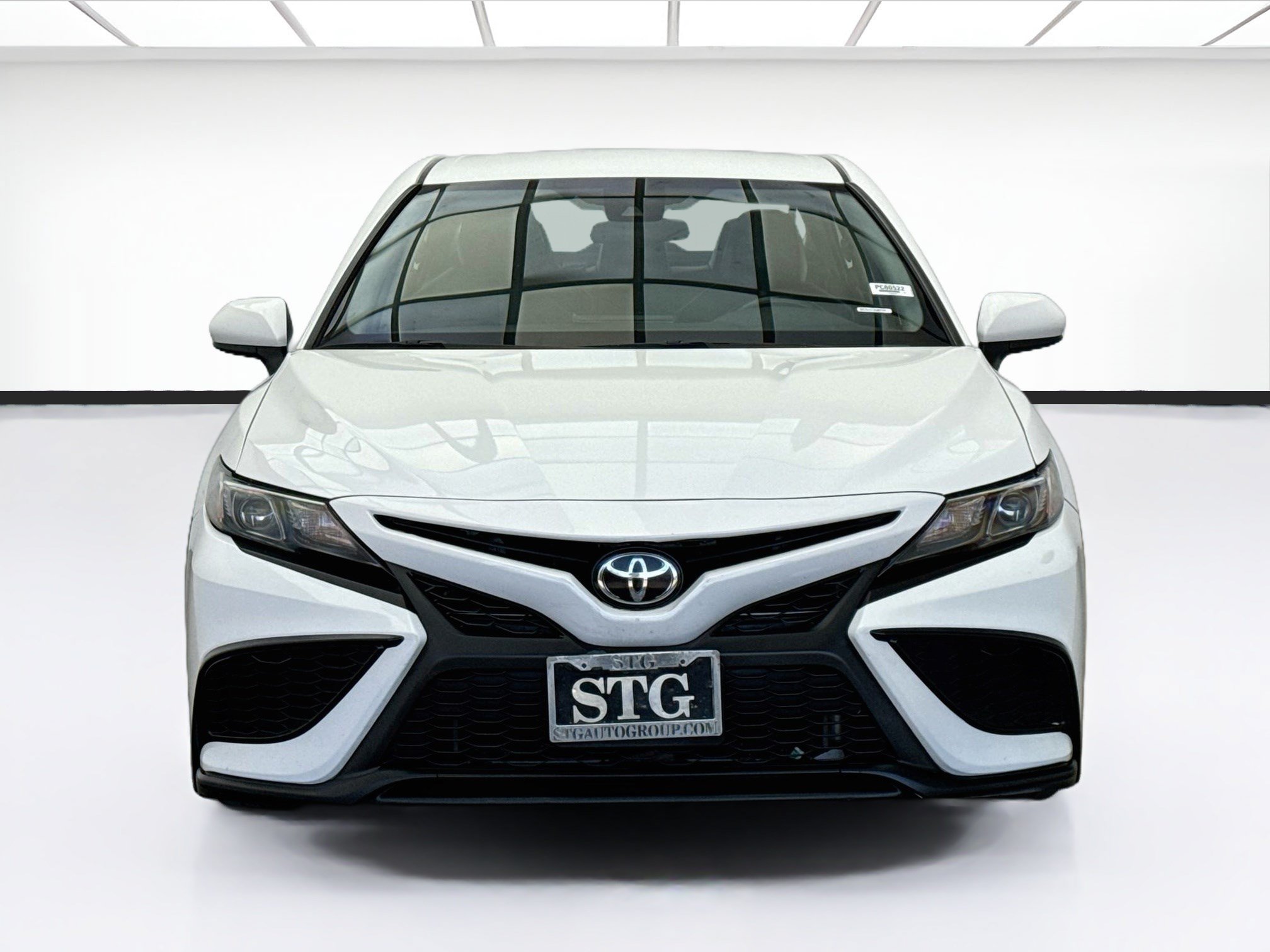 Used 2021 Toyota Camry SE FWD image 2