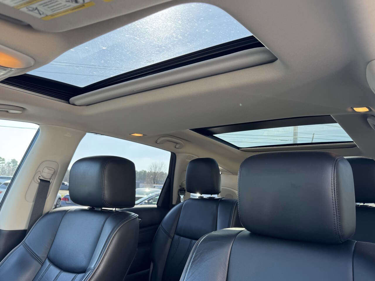 Used 2015 INFINITI QX60 AWD w/ Deluxe Touring Package image 18