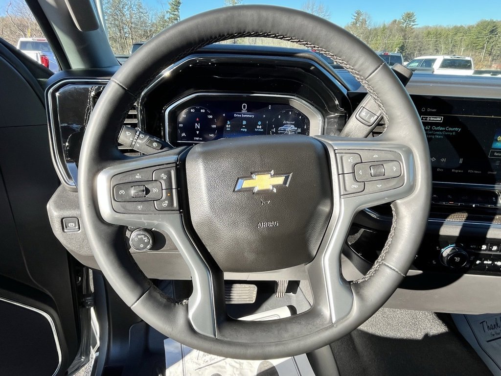 Used 2024 Chevrolet Silverado 1500 LT image 2