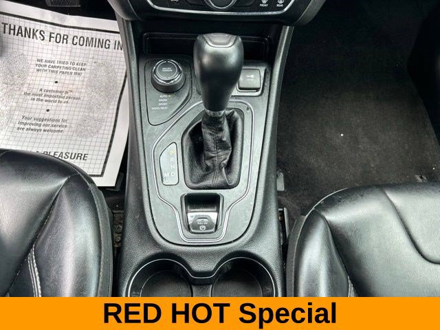 Used 2019 Jeep Cherokee Latitude Plus AWD/4WD image 32