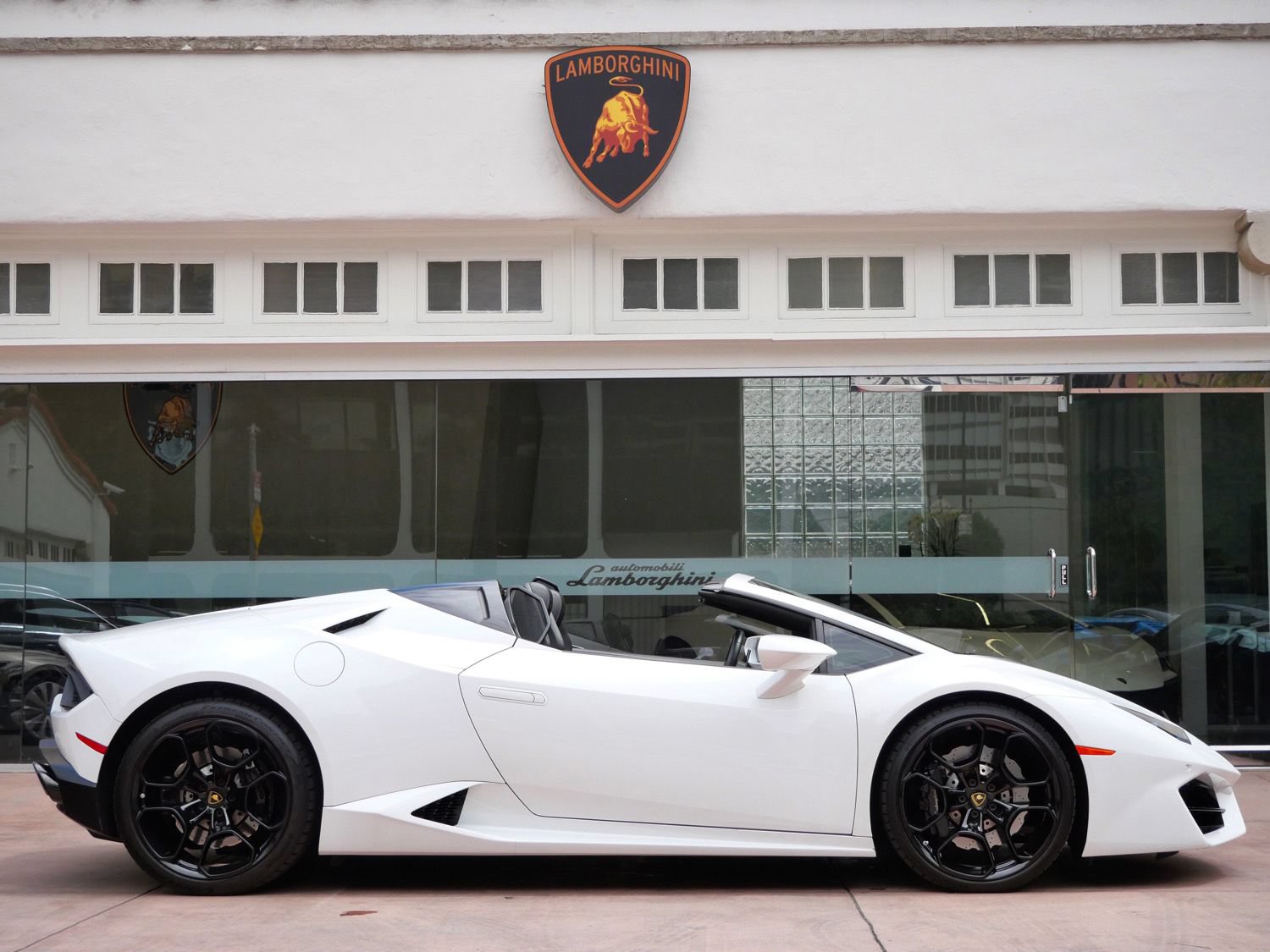 Used 2017 Lamborghini Huracan LP 580-2 RWD image 2