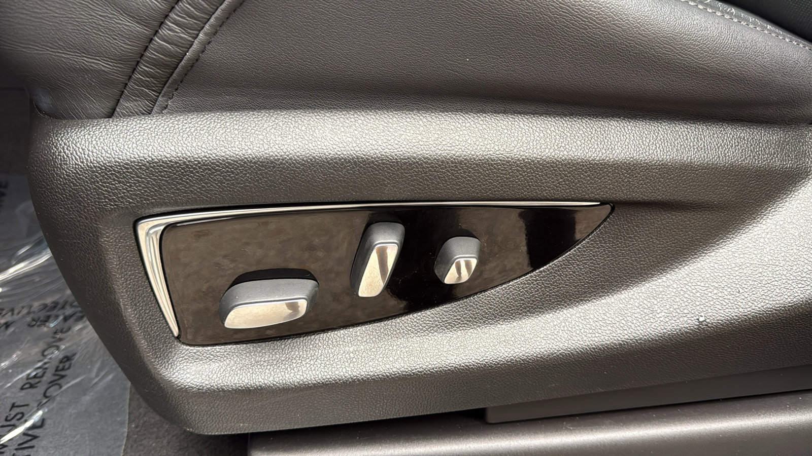 Used 2018 Cadillac Escalade Luxury image 12