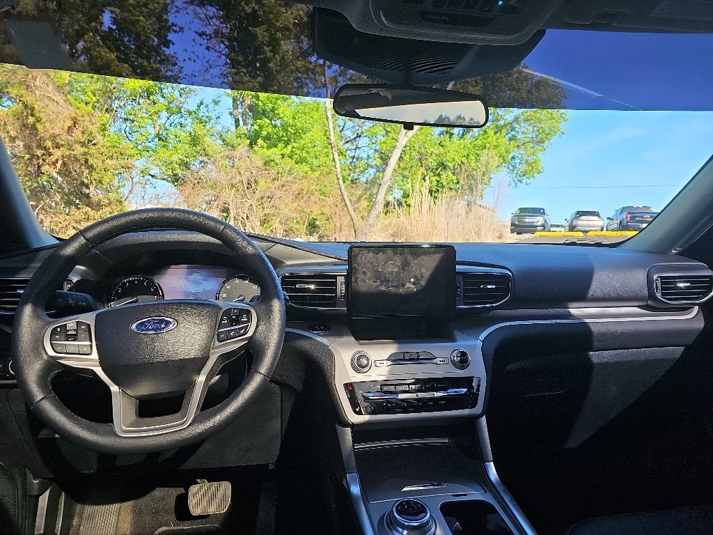 Used 2024 Ford Explorer XLT w/ Equipment Group 202A AWD/4WD image 11