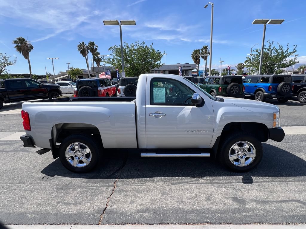 Used 2013 Chevrolet Silverado 1500 LT w/ Chrome Essentials Package RWD image 9