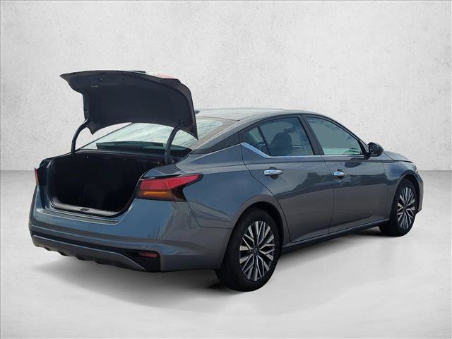 Used 2025 Nissan Altima 2.5 SV FWD image 5