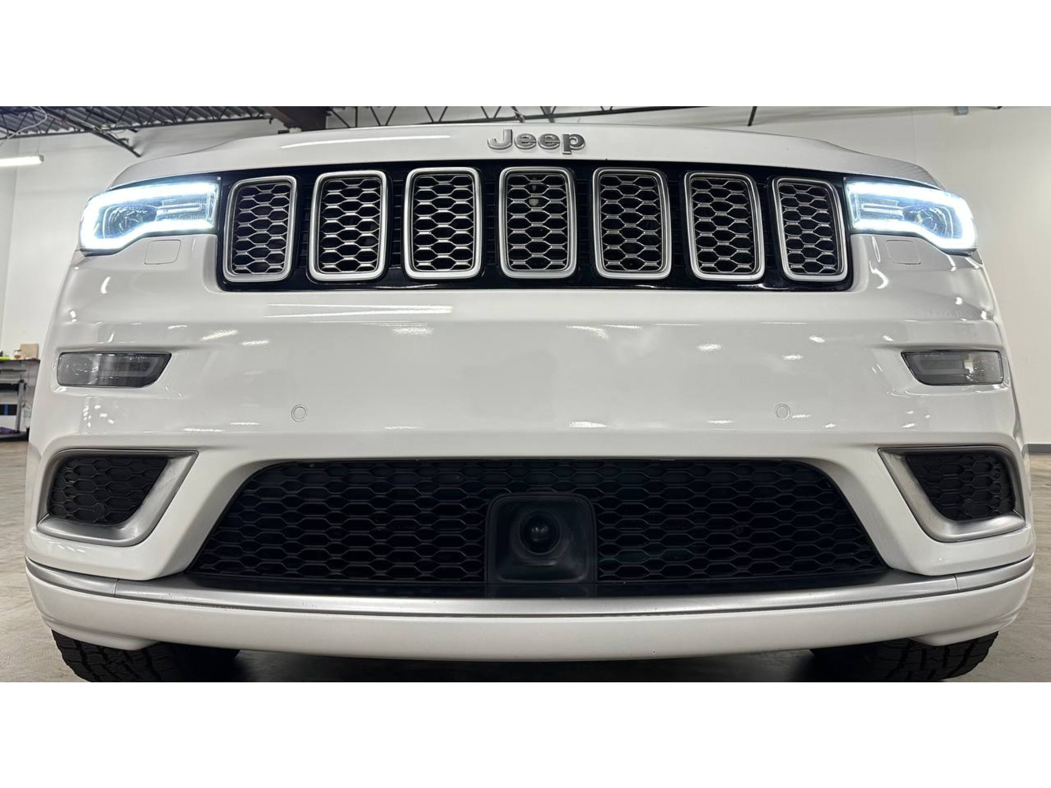 Used 2020 Jeep Grand Cherokee Summit w/ Platinum Series Group AWD/4WD image 3