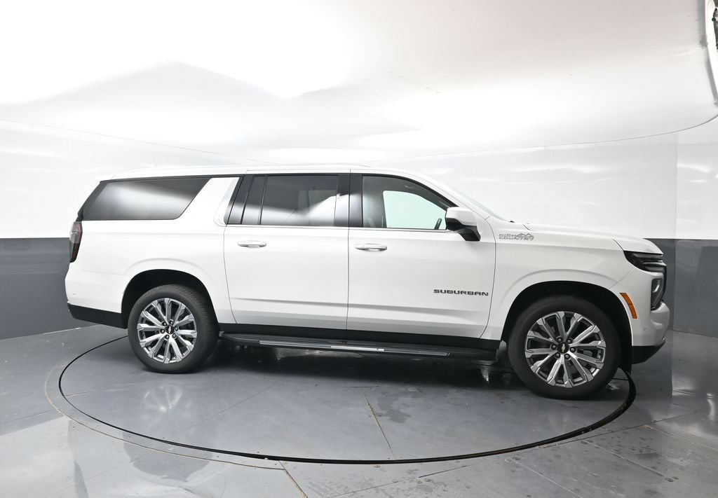 Used 2025 Chevrolet Suburban High Country AWD/4WD image 4