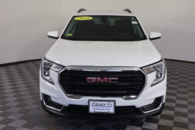Used 2023 GMC Terrain SLE w/ Driver Convenience Package AWD/4WD image 3