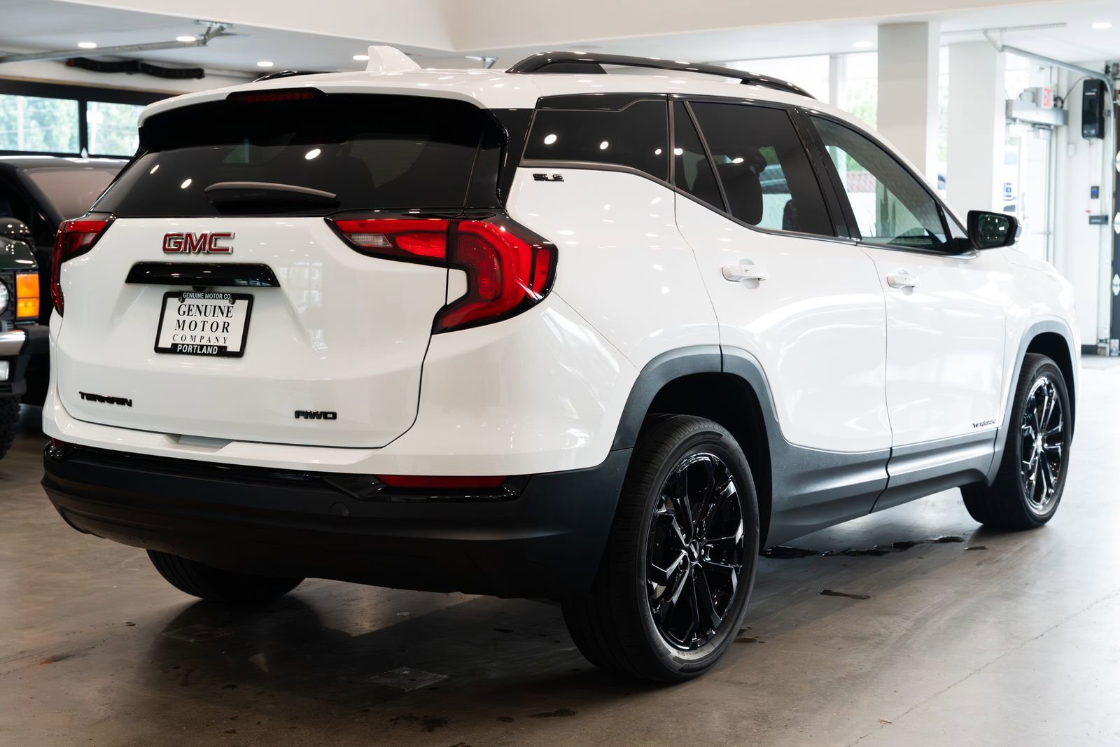 Used 2021 GMC Terrain SLE w/ Elevation Edition AWD/4WD image 3
