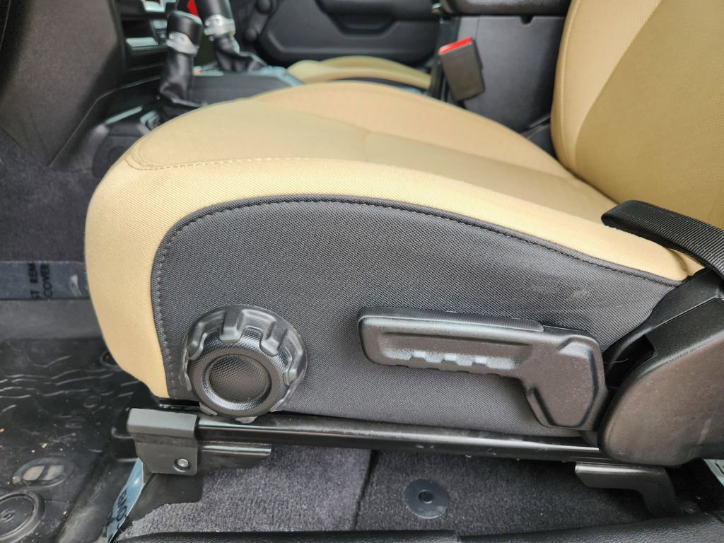 Used 2021 Jeep Wrangler Sport AWD/4WD image 15