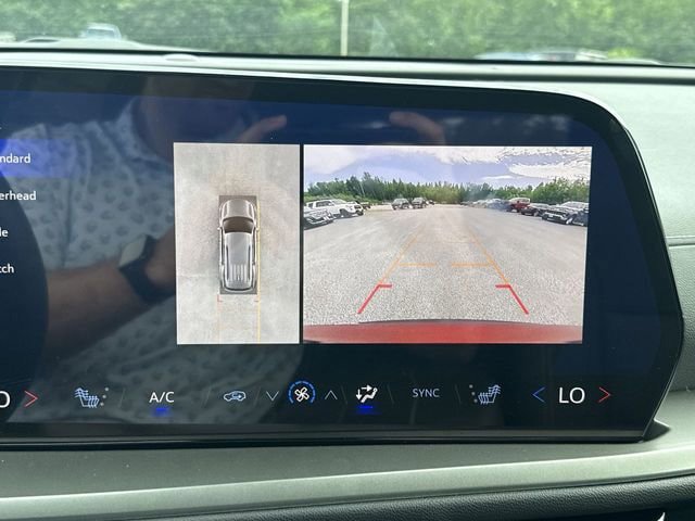 New 2025 Chevrolet Traverse LT w/ Enhanced Driving Package AWD/4WD image 15