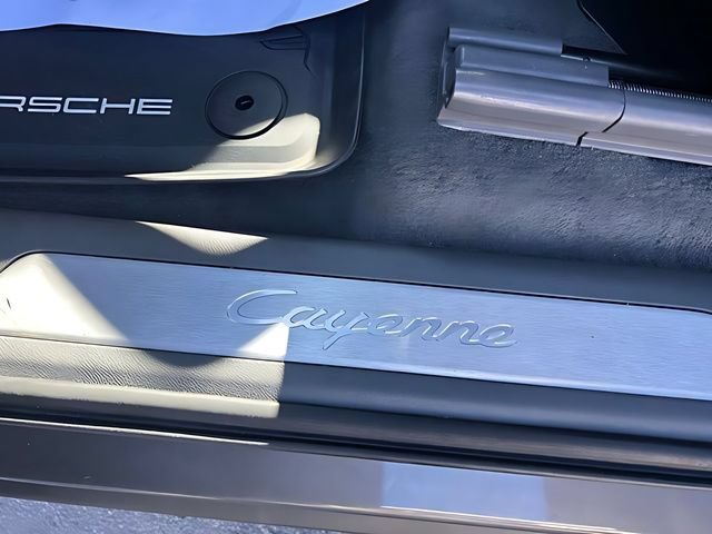 Used 2021 Porsche Cayenne AWD/4WD image 21