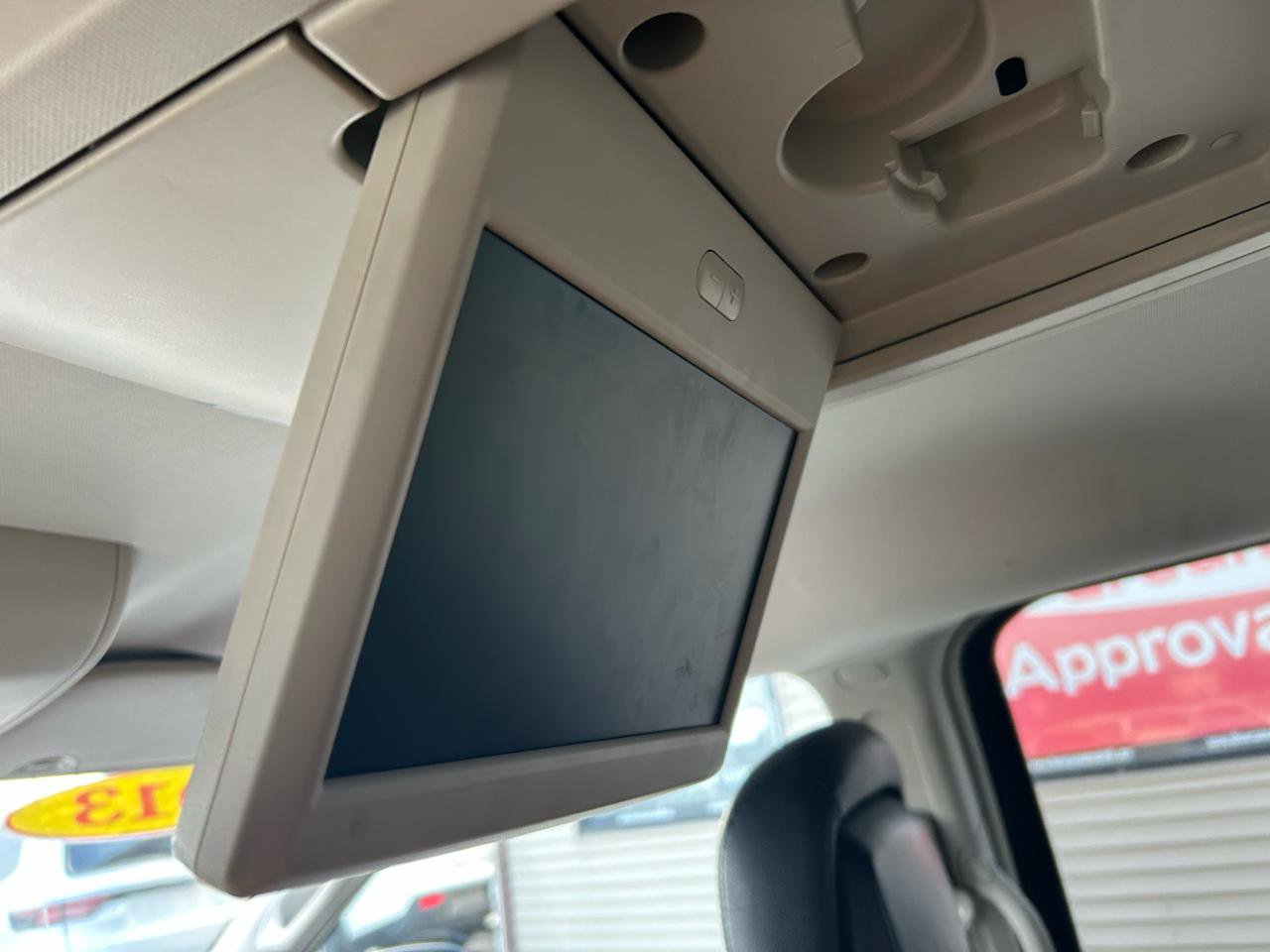 Used 2013 Chrysler Town & Country Touring-L w/ Driver Convenience Group image 17