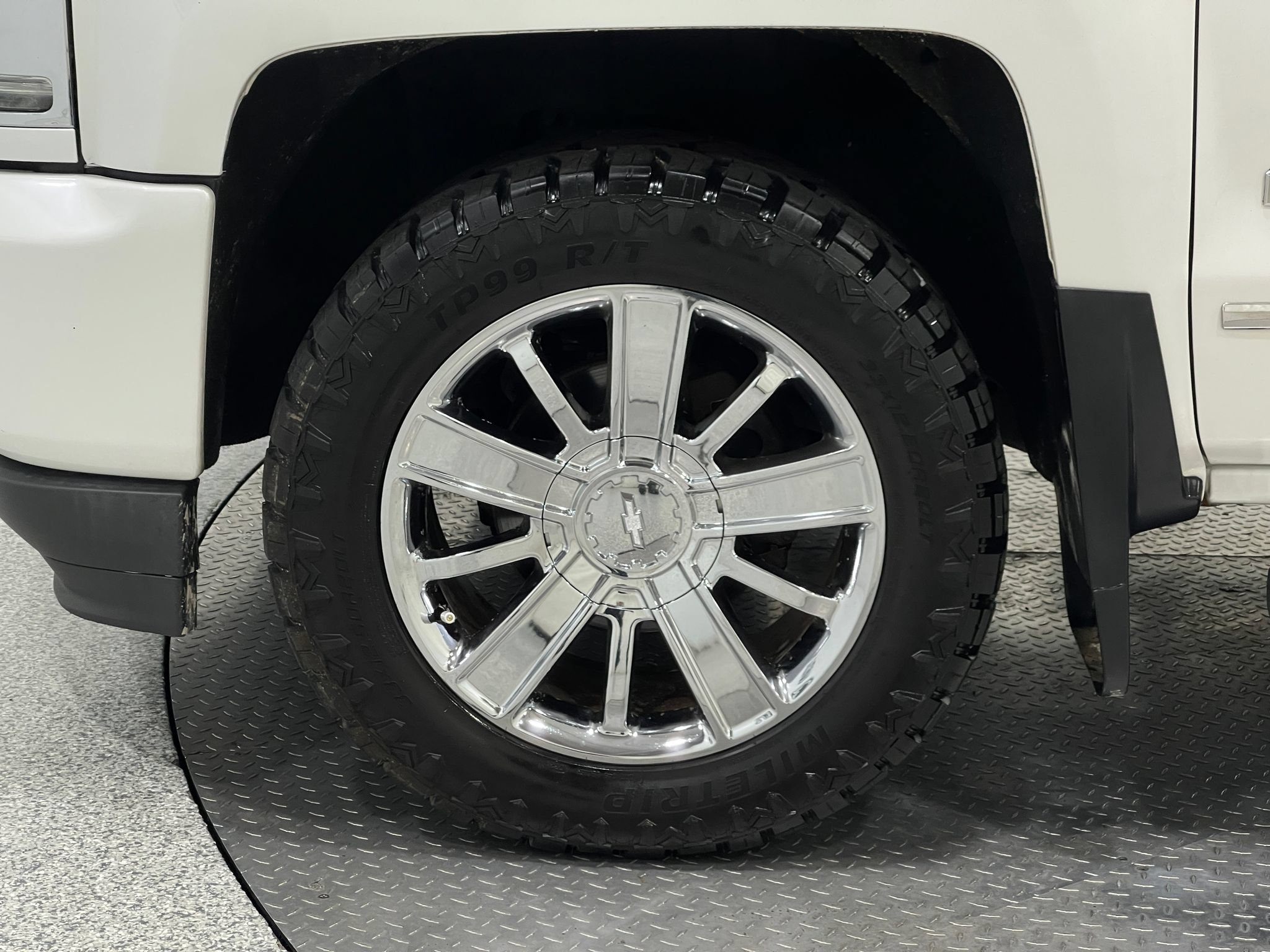 Used 2016 Chevrolet Silverado 1500 High Country w/ High Country Premium Package AWD/4WD image 35