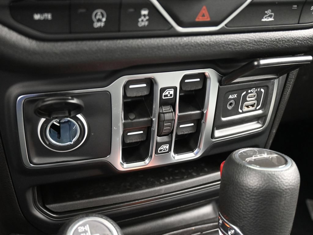 Used 2025 Jeep Gladiator Sport AWD/4WD image 18