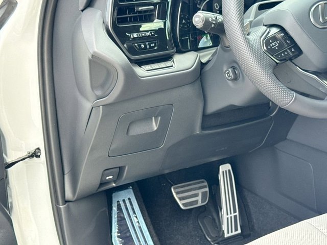 New 2026 Lexus TX 500h AWD image 24